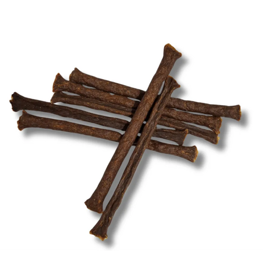 Natürliche Hühner-Sticks für Hunde – schonend getrockneter Snack aus reinem Hühnerfleisch.