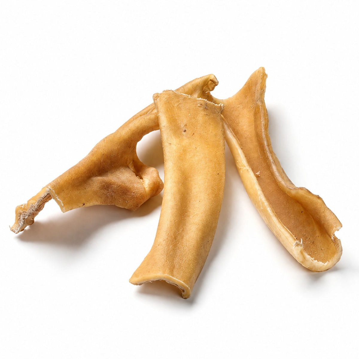 Büffel-Haut in der Nahaufnahme: Struktur der harten Hautstücke aus 100 % Wasserbüffelhaut für Hunde