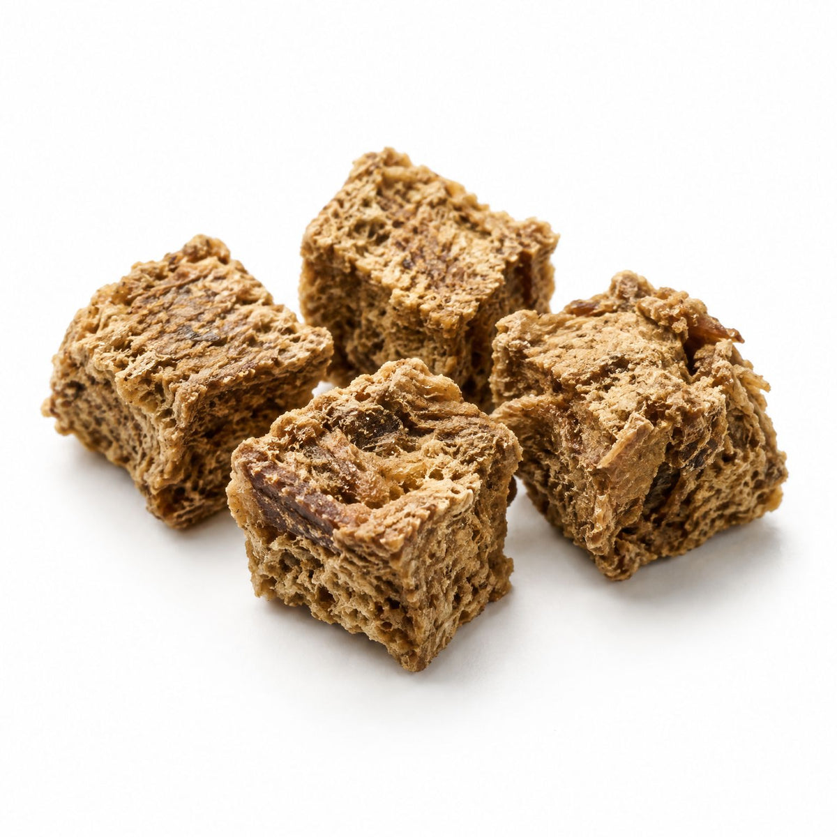 Nahaufnahme Forellen-Würfel mini – kleine Würfel aus 100 % Forelle ohne Zusatzstoffe